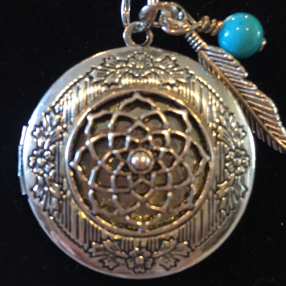 Aromatherapy essential oils diffuser necklace - Picture 7 of 7